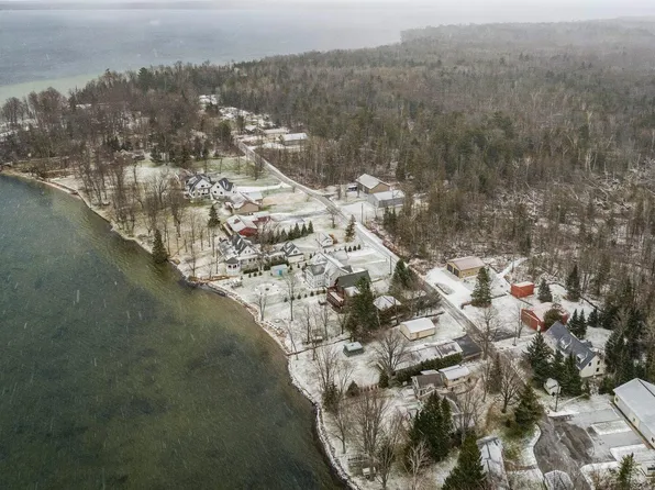 11340 Kings Point Rd, Alanson, MI 49706