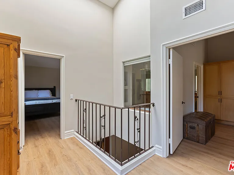 1541 Palisades Dr — Photo 31