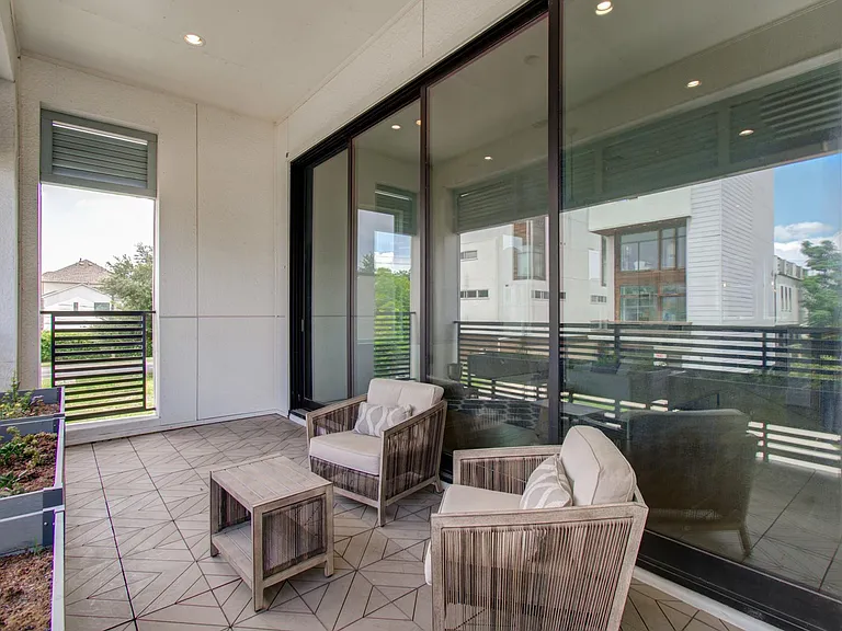 1512 Stuart St — Photo 23