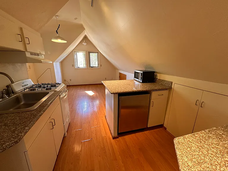 102 Green St #102B — Photo 2