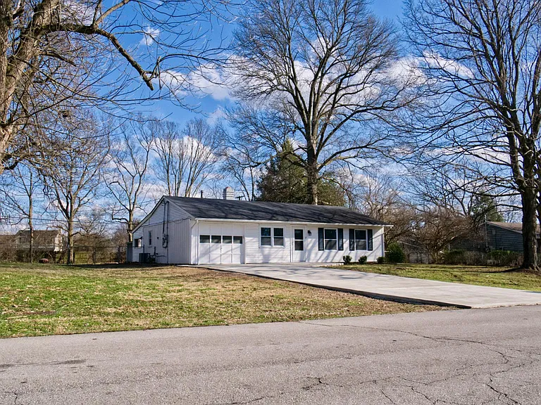 3112 Chelsea Dr — Photo 2