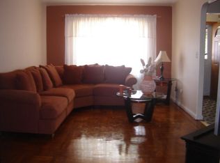 906 Rhinelander Ave, Bronx, NY 10462