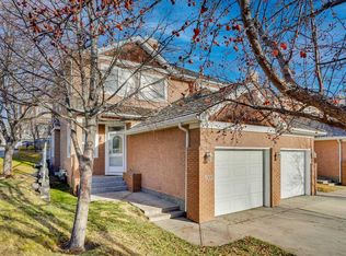 103 S Royal Mnr NW, Calgary, AB T3G 5T5