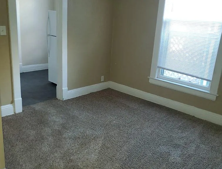 111 N West St — Photo 4