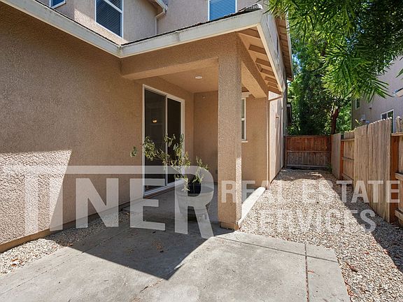 4th image of 2567 Amelia Earhart Ave