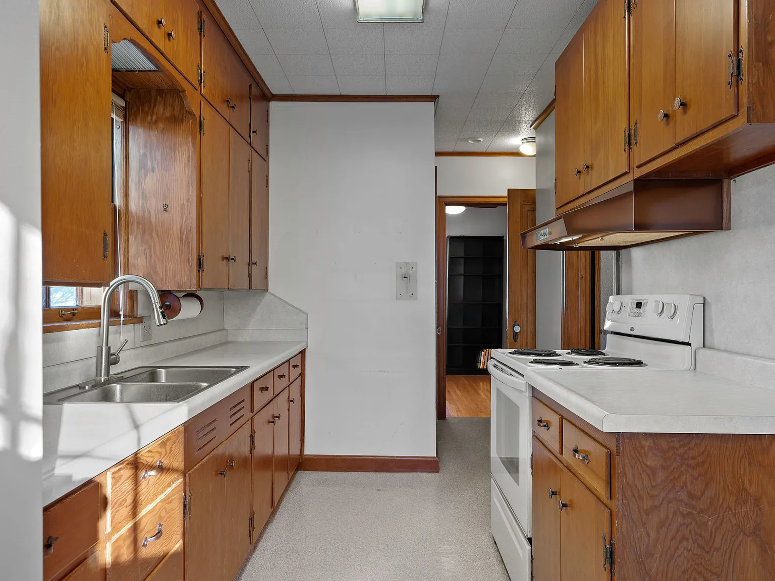 4 bed, 2318 sqft, $2,000 — Photo 4