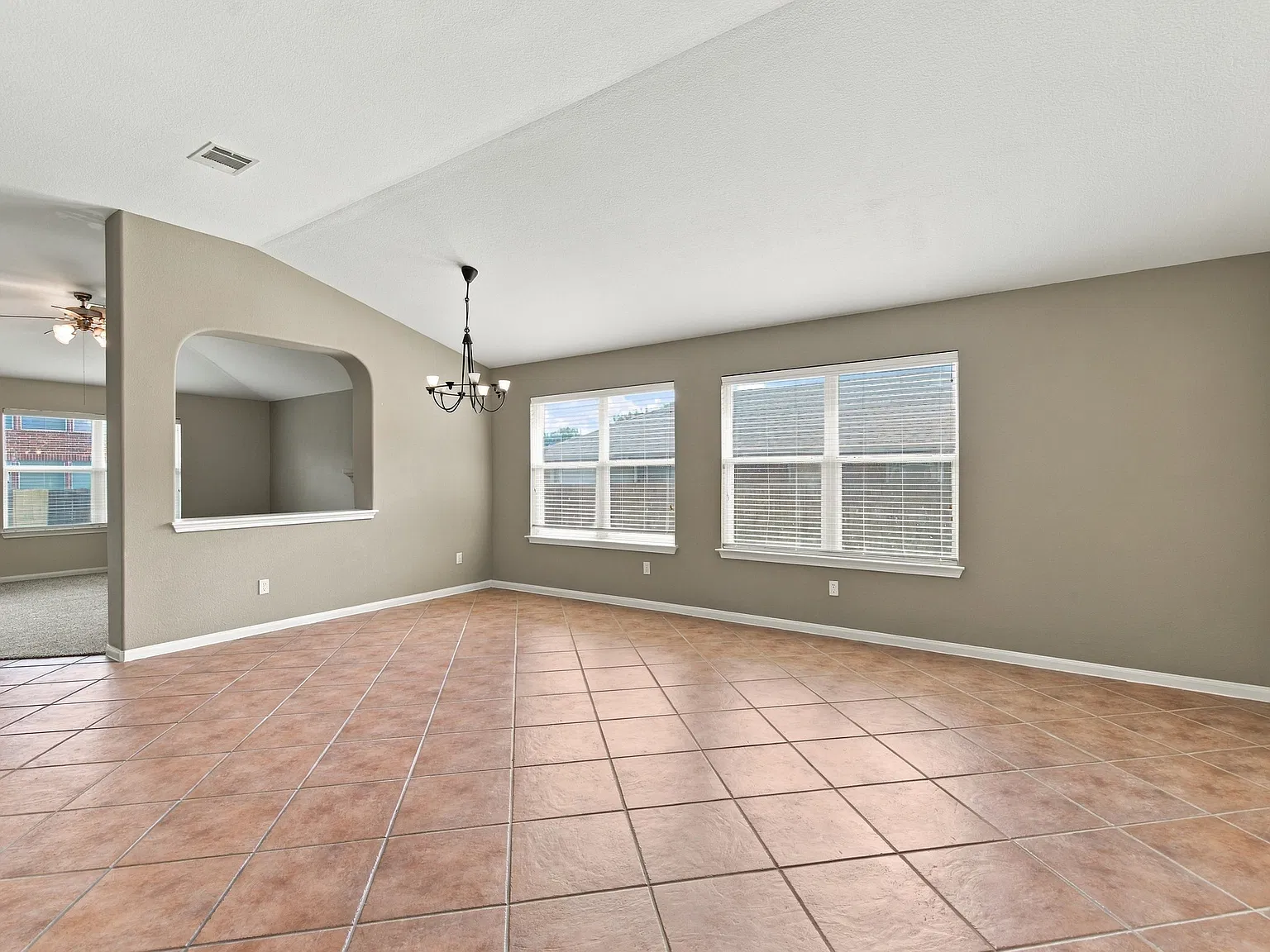 3 bed, 1748 sqft, $1,900 — Photo 4