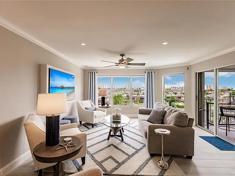 900 Collier Ct #406 — Photo 4