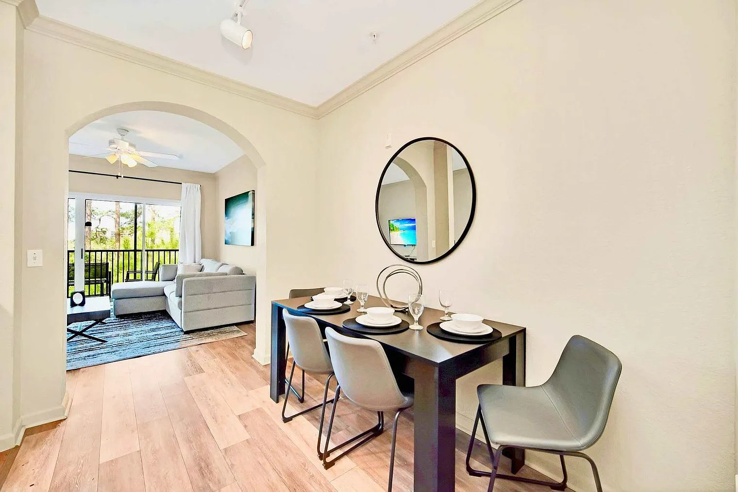 3 bed, 2.0 bath, 1431 sqft, $2,878 — Photo 4