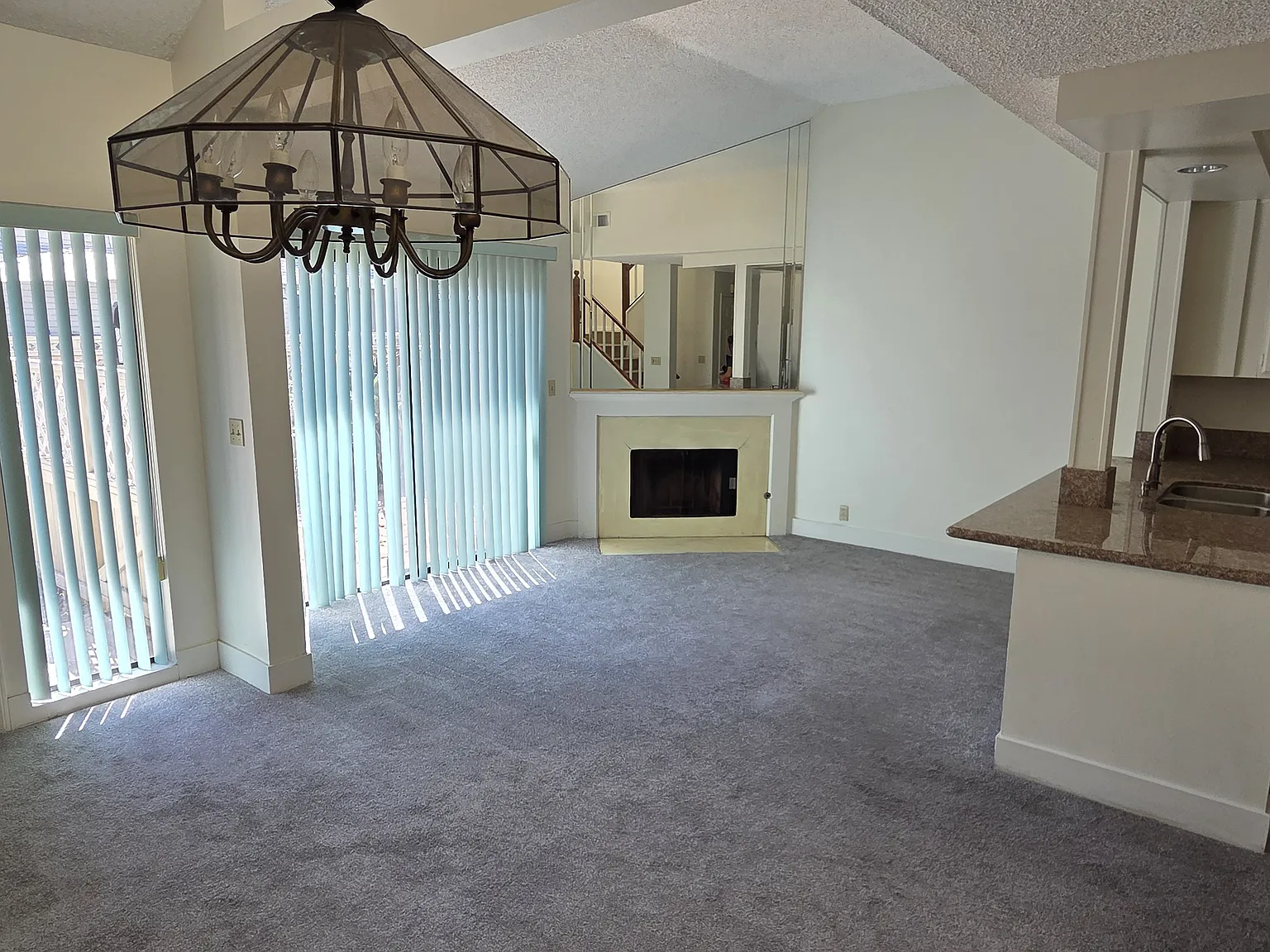 2 bed, 2.5 bath, 989 sqft, $3,200 — Photo 4