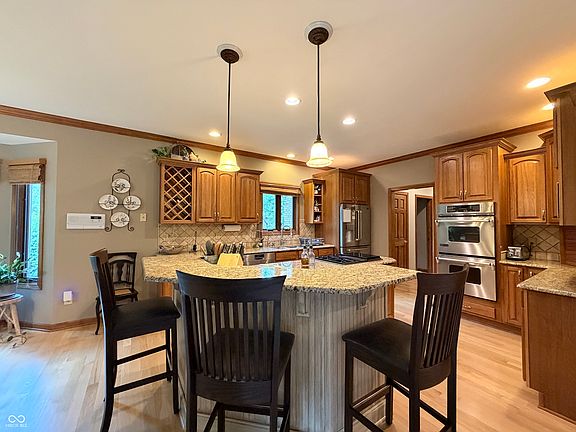 3rd image of 6067 Terra Ln