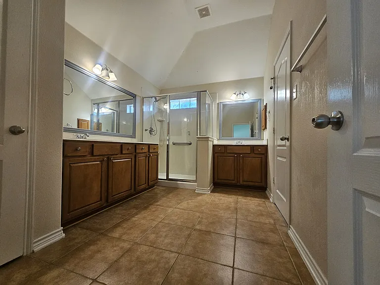 8562 Robertson Dr — Photo 29