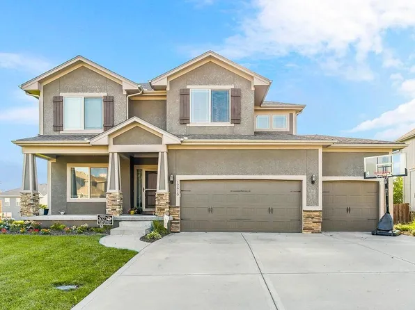 12610 S Laci Cir, Lake Lotawana, MO 64086