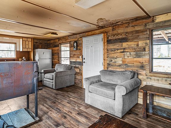 5th image of 105 Camp Rd