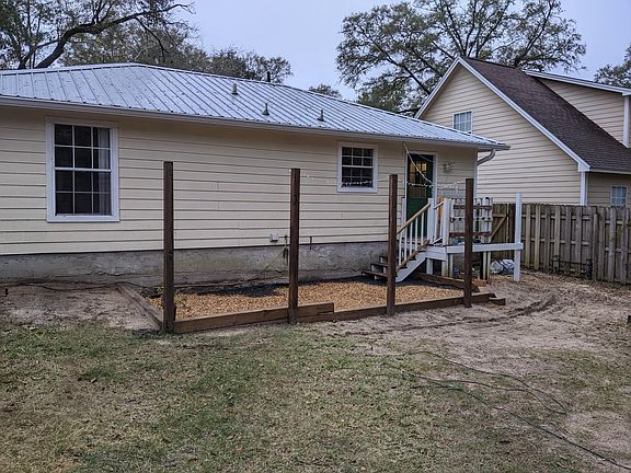 3rd image of 610 Powell Dr