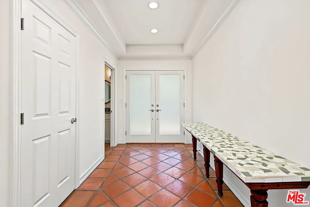 5 bed, 4.5 bath, 3717 sqft, $19,000 — Photo 4