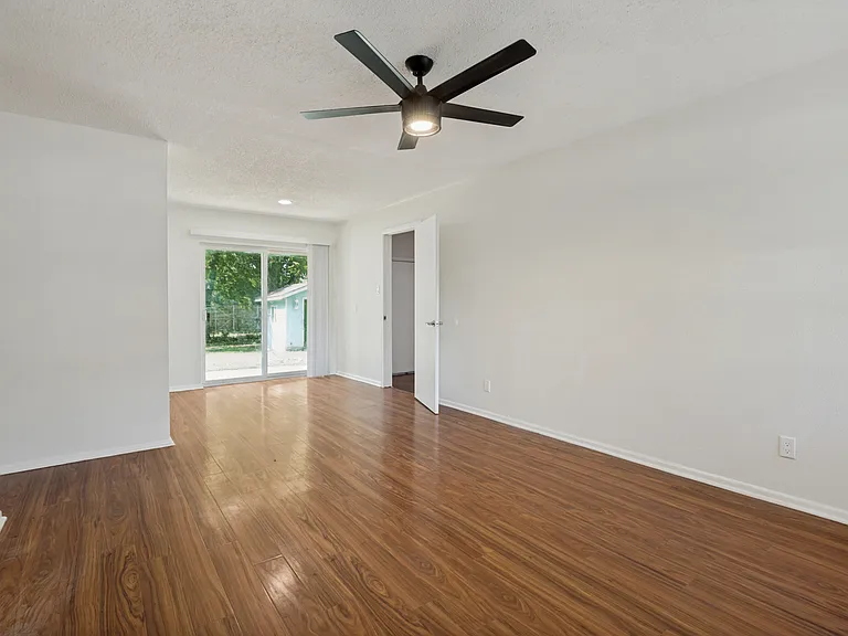 1818 Highland Dr — Photo 11