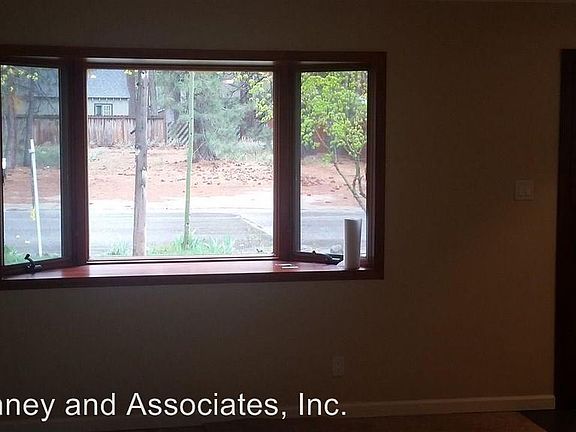 3rd image of 3331 Treehaven Dr