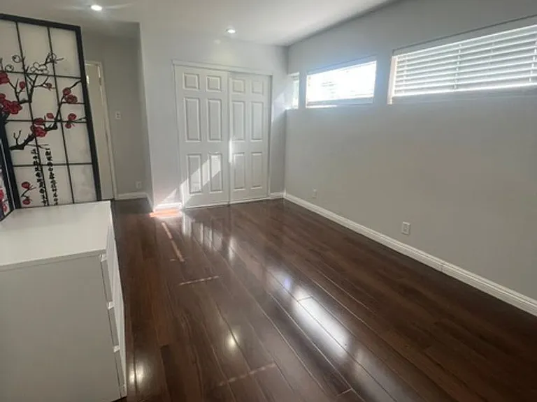 7009 Jumilla Ave #B — Photo 10