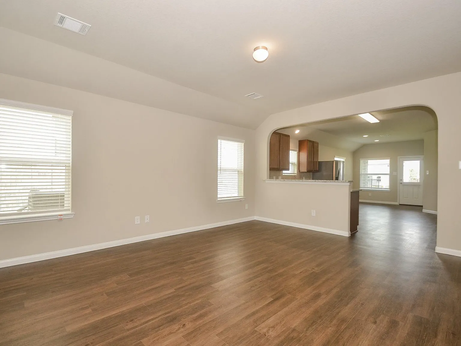 4 bed, 2.0 bath, 1538 sqft, $2,100 — Photo 4