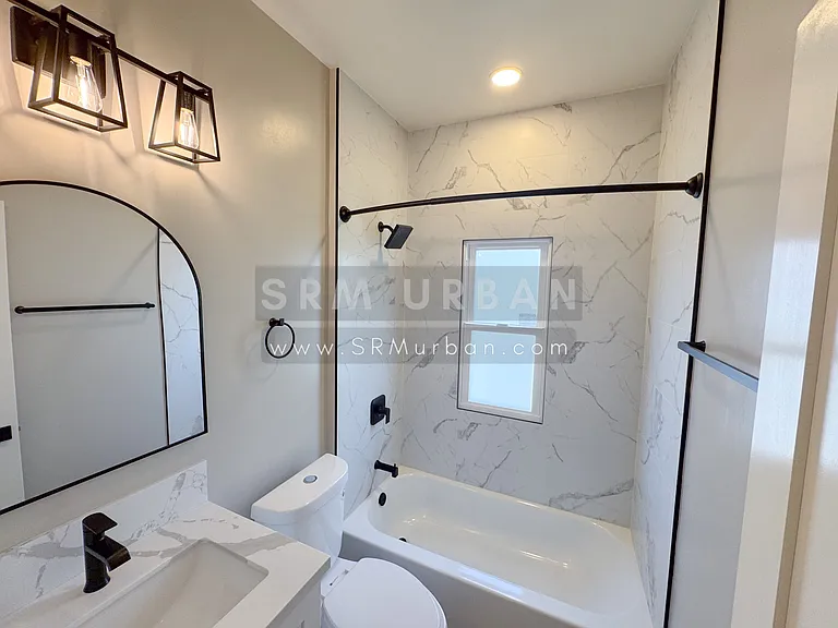 915 17th St #11 — Photo 10