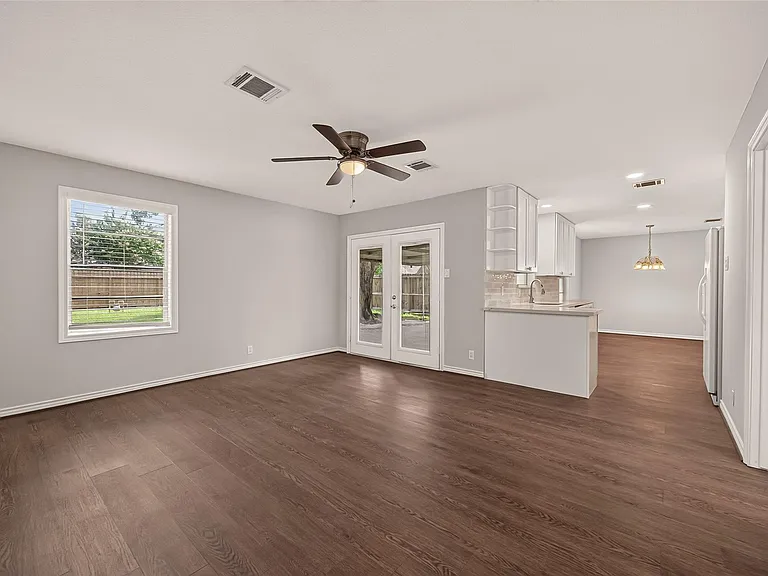 6727 Grovewood Ln — Photo 7