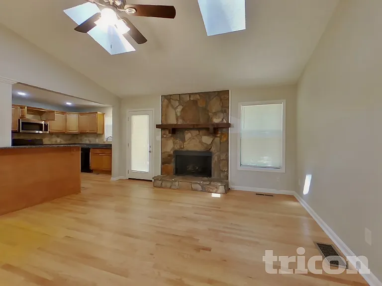 2280 Lexington Way NW — Photo 2