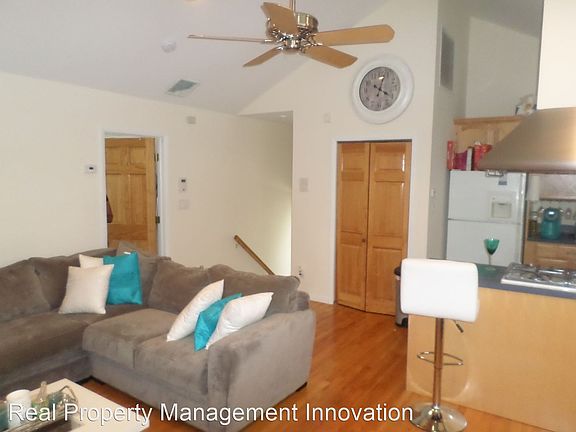 3rd image of 265 W Valley Stream Blvd Floor 2