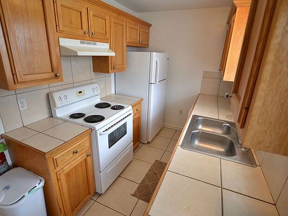 5th image of 3103 Singletary Dr #B1
