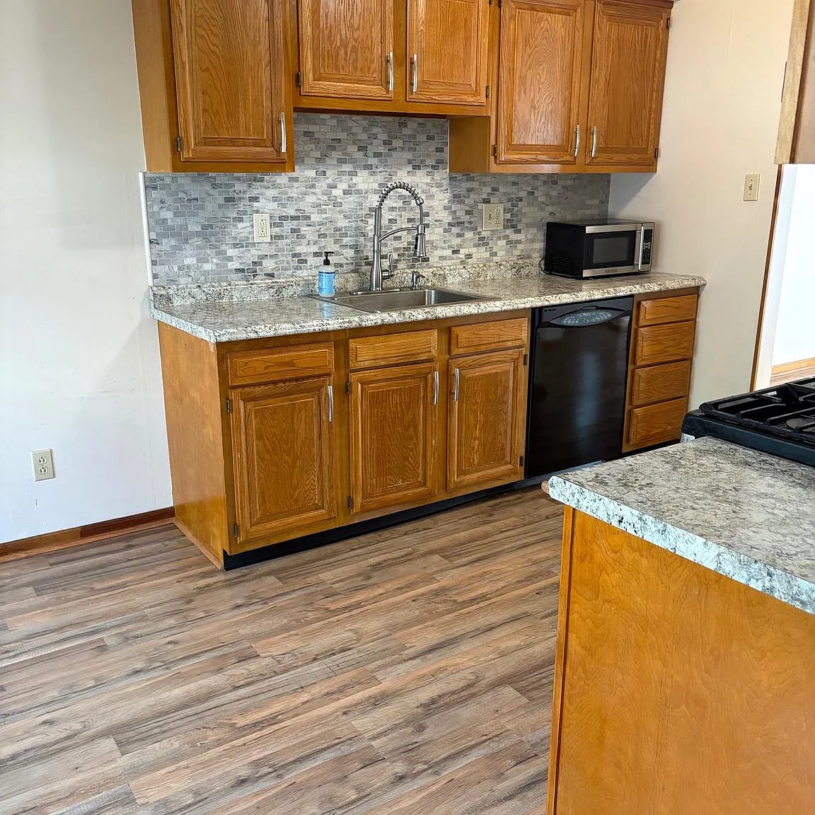 3 bed, 2.5 bath, 1476 sqft, $2,700 — Photo 2