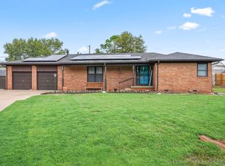 907 W F St, Jenks, OK 74037