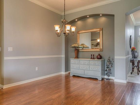 4th image of 6809 Cromwell Garden Dr