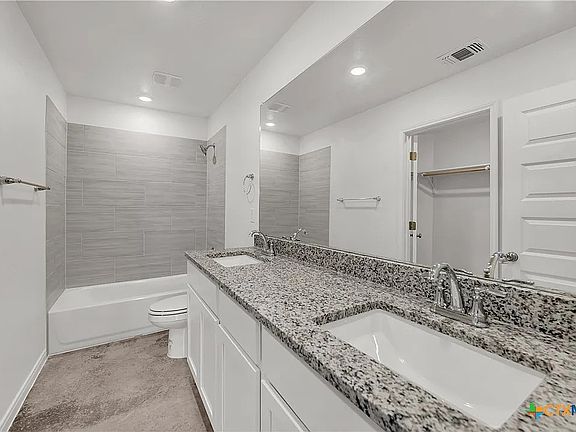 5th image of 904 Wax Myrtle Ct #B