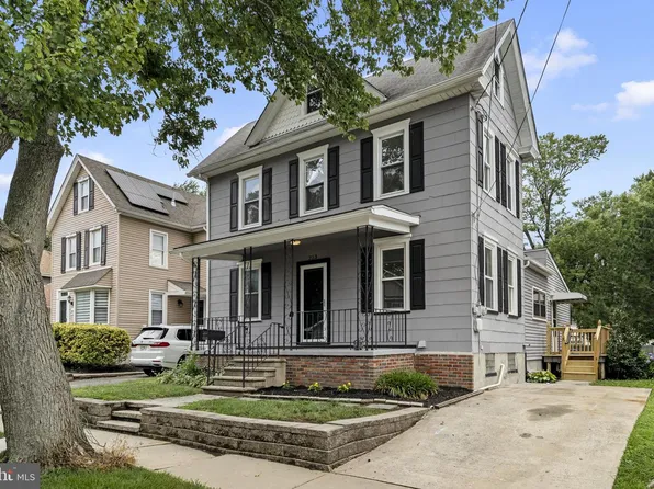 213 Chestnut St, Westville, NJ 08093