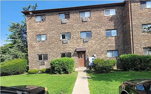 1527 Norway Ln #1B Photo 1