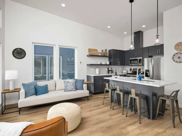 920 SW 48th St #3, Lincoln City, OR 97367