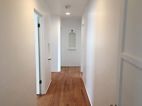 5th image of 3046 Byron St