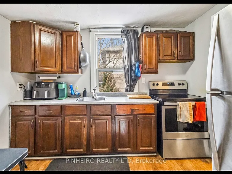 66 Cliftonvale Ave — Photo 6