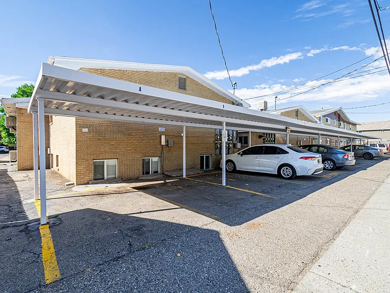 Summit View Apartments — Photo 12