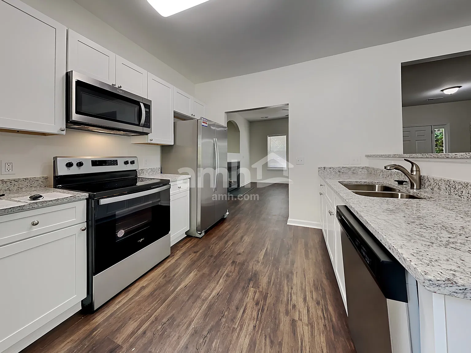 3 bed, 2.5 bath, 1400 sqft, $2,135 — Photo 3