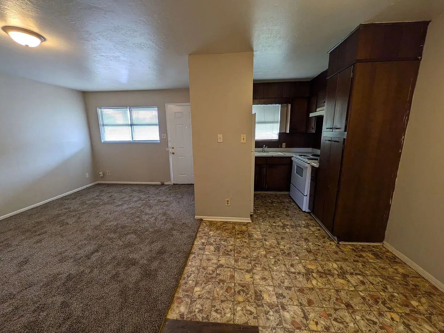 650 W Florida Ave — Photo 3