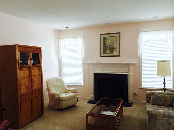 Living room w/ gas fireplace