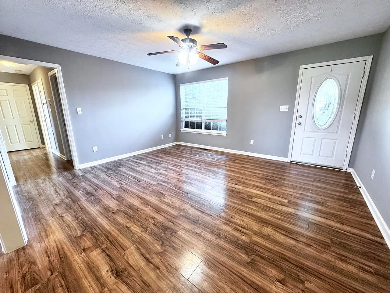 2 bed, 965 sqft, $1,350 — Photo 2