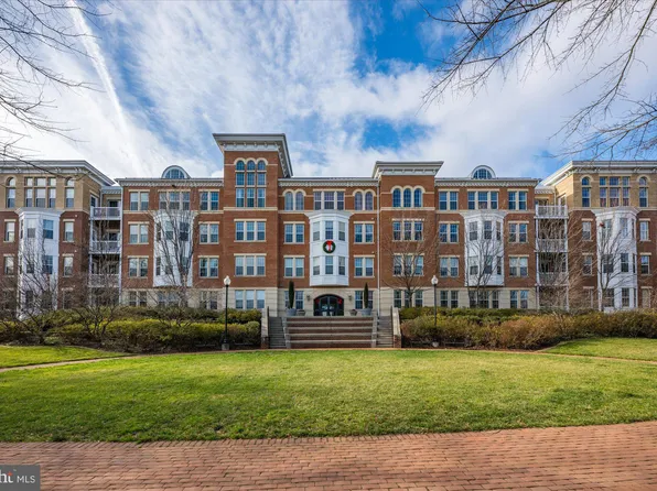 400 Cameron Station Blvd APT 421, Alexandria, VA 22304