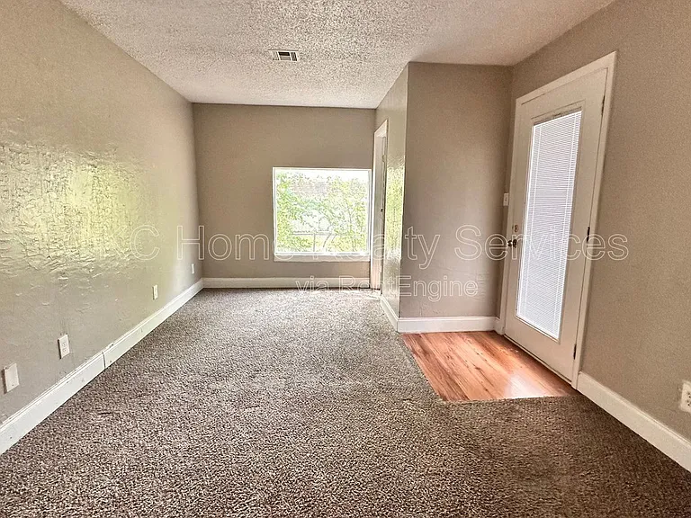 6808 NW 59th St — Photo 22