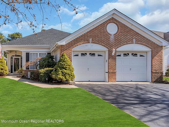 5th image of 29 Silverspring Dr