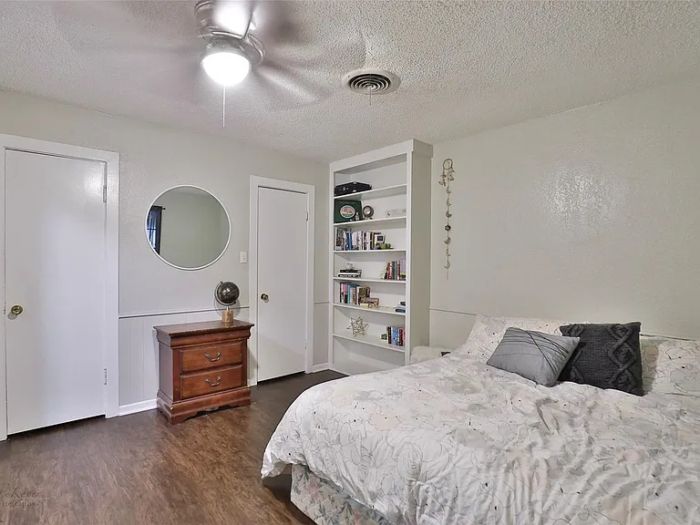 218 College Dr — Photo 18