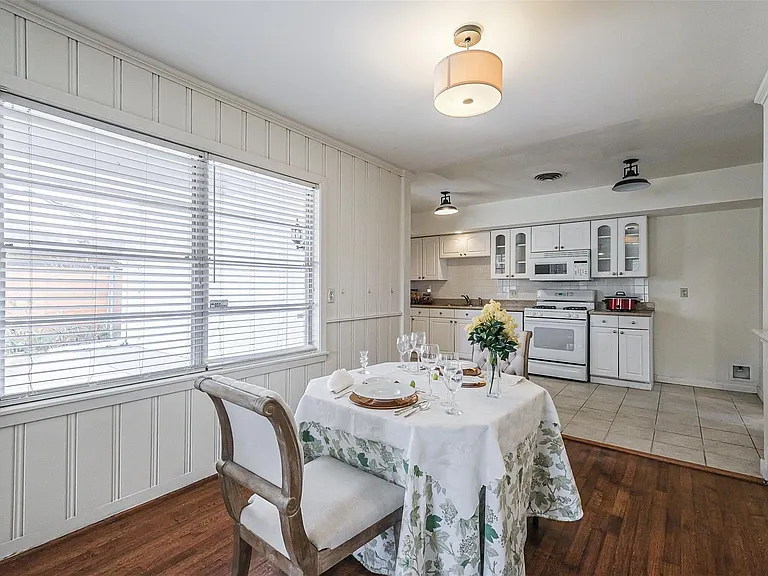 2601 Briarhurst Dr — Photo 11