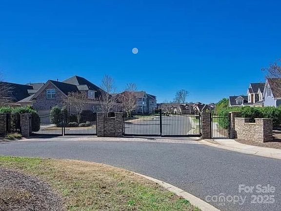 5th image of 353 Montibello Dr