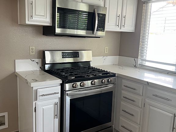 3rd image of 16428 Silverbirch Rd